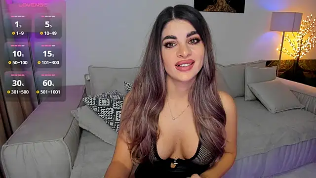 Snapshot of Queenofyouredreams chatting on 12/06/24, 10:52 Queenofyouredreams online show from 12/06/24, 10:52