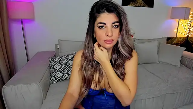 Snapshot of Queenofyouredreams chatting on 12/23/24, 01:40 Queenofyouredreams online show from 12/23/24, 01:40