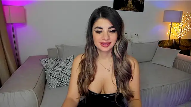 Snapshot of Queenofyouredreams chatting on 03/06/25, 01:58 Queenofyouredreams online show from 03/06/25, 01:58