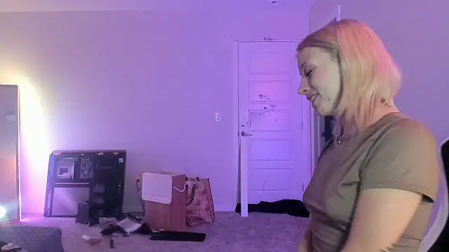 Snapshot of mollygordan chatting on 10/02/25, 11:50 mollygordan online show from 10/02/25, 11:50