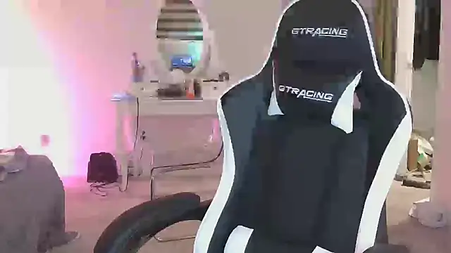 Snapshot of mollygordan chatting on 10/11/25, 03:06 mollygordan online show from 10/11/25, 03:06