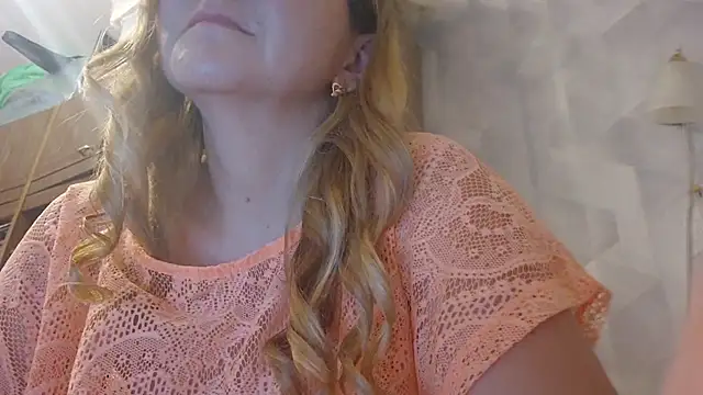 Snapshot of EstrellaWalters chatting on 10/07/25, 09:17 EstrellaWalters online show from 10/07/25, 09:17