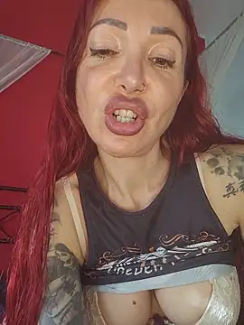 Snapshot of Carolina_red chatting on 05/27/26, 04:04 Carolina red online show from 05/27/26, 04:04