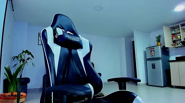 alexander collin02 online show from 02/04/25, 12:44