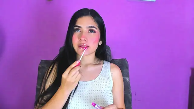 Snapshot of adara_johnson__ chatting on 02/12/25, 11:40 adara johnson online show from 02/12/25, 11:40