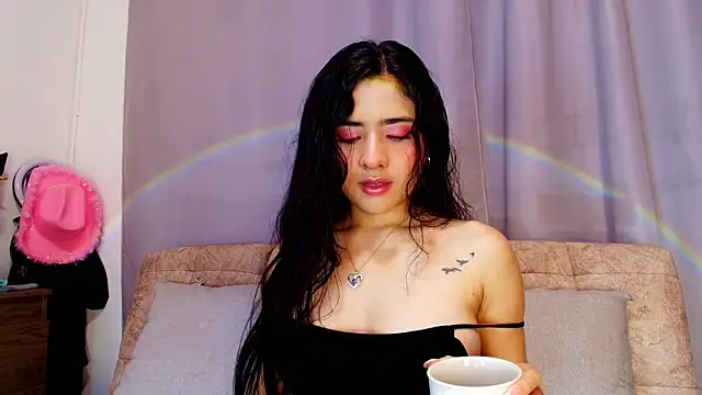 Snapshot of adara_johnson__ chatting on 10/20/25, 11:43 adara johnson online show from 10/20/25, 11:43