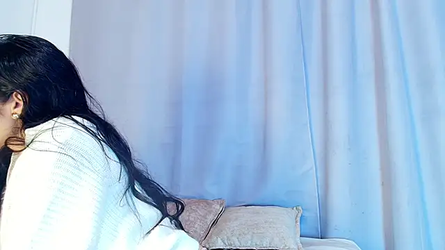 Snapshot of adara_johnson__ chatting on 11/05/25, 11:43 adara johnson online show from 11/05/25, 11:43