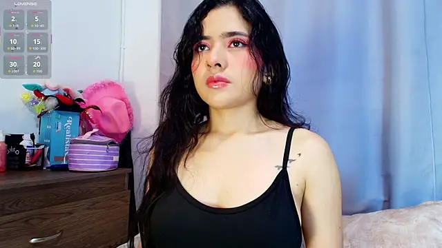 Snapshot of adara_johnson__ chatting on 11/06/25, 11:44 adara johnson online show from 11/06/25, 11:44