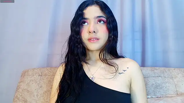 Snapshot of adara_johnson__ chatting on 11/08/25, 11:43 adara johnson online show from 11/08/25, 11:43