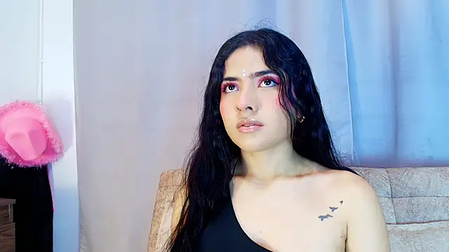 Snapshot of adara_johnson__ chatting on 11/16/25, 12:22 adara johnson online show from 11/16/25, 12:22