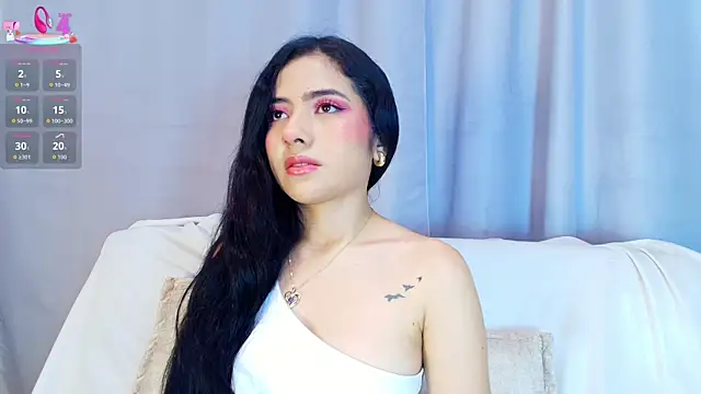 Snapshot of adara_johnson__ chatting on 11/19/25, 11:43 adara johnson online show from 11/19/25, 11:43