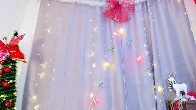 Snapshot of adara_johnson__ chatting on 12/15/25, 11:47 adara johnson online show from 12/15/25, 11:47