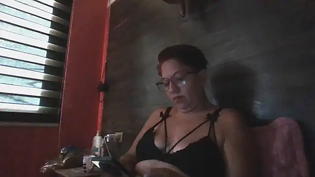 TRISH MILF online show from 01/03/25, 10:41