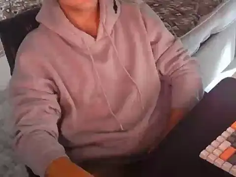 Snapshot of collageMan chatting on 10/08/25, 12:36 collageMan online show from 10/08/25, 12:36