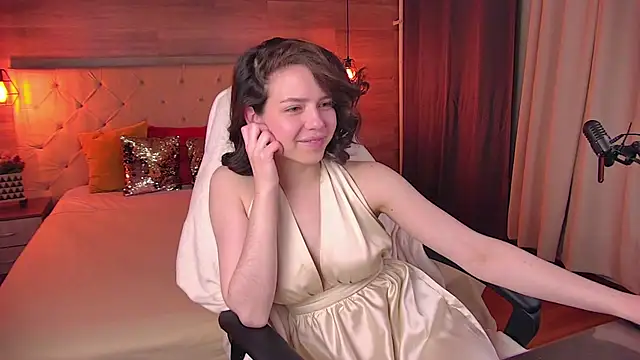 Snapshot of AngellaRoss chatting on 03/10/25, 06:45 AngellaRoss online show from 03/10/25, 06:45