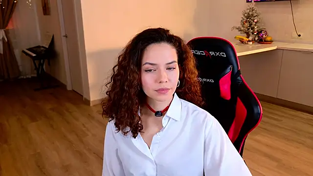 Snapshot of AngellaRoss chatting on 12/05/25, 06:37 AngellaRoss online show from 12/05/25, 06:37