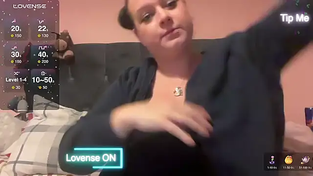 Snapshot of NaughtyWifeUK chatting on 12/13/24, 06:49 NaughtyWifeUK online show from 12/13/24, 06:49