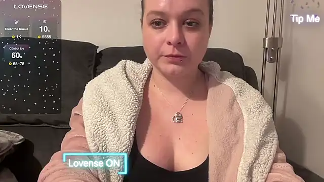 Snapshot of NaughtyWifeUK chatting on 02/21/25, 12:16 NaughtyWifeUK online show from 02/21/25, 12:16