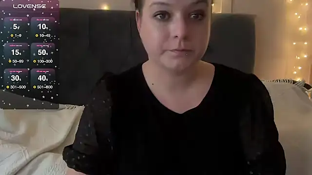 NaughtyWifeUK online show from 10/13/25, 04:18