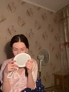 Snapshot of Starry_Siren chatting on 12/19/25, 05:09 Starry Siren online show from 12/19/25, 05:09