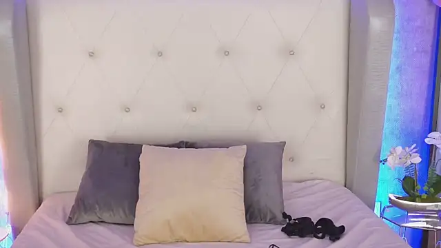 Snapshot of ViolettMoon1 chatting on 01/04/25, 10:16 ViolettMoon1 online show from 01/04/25, 10:16