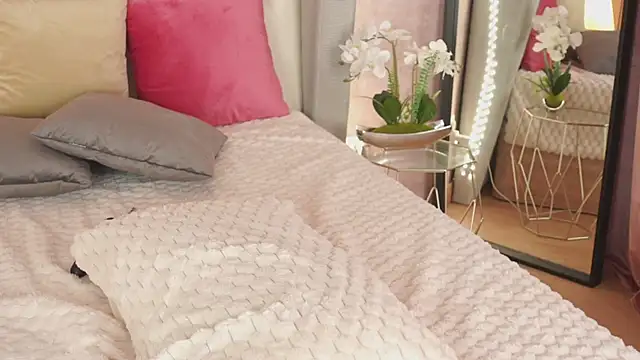 Snapshot of ViolettMoon1 chatting on 01/30/25, 06:56 ViolettMoon1 online show from 01/30/25, 06:56