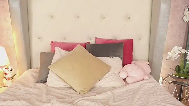 Snapshot of ViolettMoon1 chatting on 03/07/25, 10:35 ViolettMoon1 online show from 03/07/25, 10:35