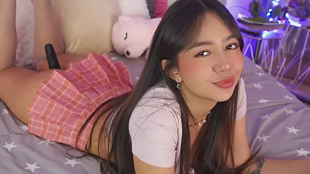 Snapshot of ViolettMoon1 chatting on 03/21/25, 04:39 ViolettMoon1 online show from 03/21/25, 04:39