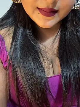 Snapshot of Ayesha_mahi chatting on 10/13/25, 10:37 Ayesha mahi online show from 10/13/25, 10:37