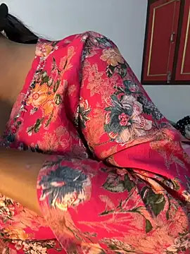 Snapshot of Ayesha_mahi chatting on 11/08/25, 09:20 Ayesha mahi online show from 11/08/25, 09:20