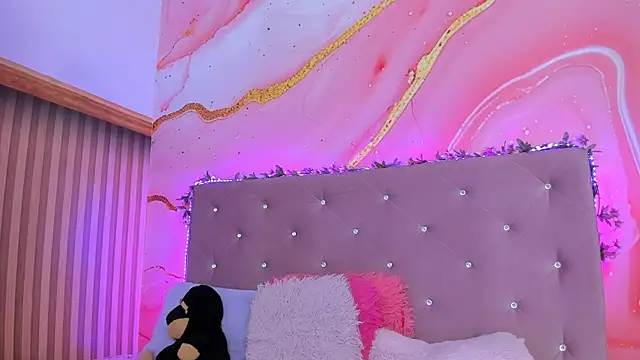 Daisy  rose online show from 02/19/25, 11:06