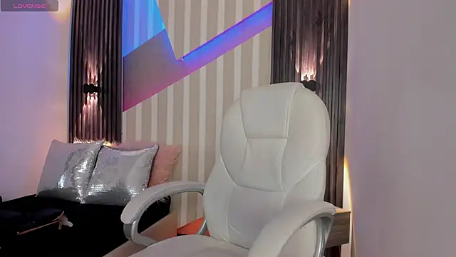 emily layton online show from 02/12/25, 02:32