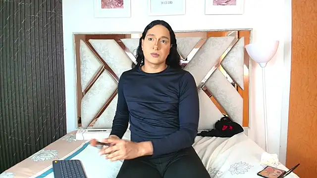 Alison Chan  online show from 11/25/25, 02:28