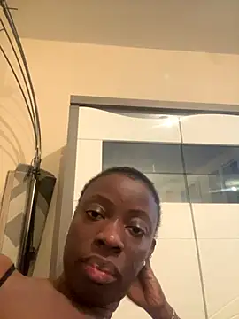 Snapshot of pupine35 chatting on 11/18/25, 06:18 pupine35 online show from 11/18/25, 06:18