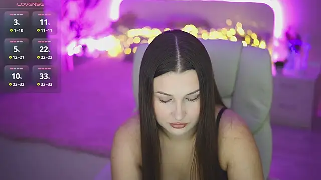 Snapshot of OneLaya chatting on 10/04/25, 06:28 OneLaya online show from 10/04/25, 06:28