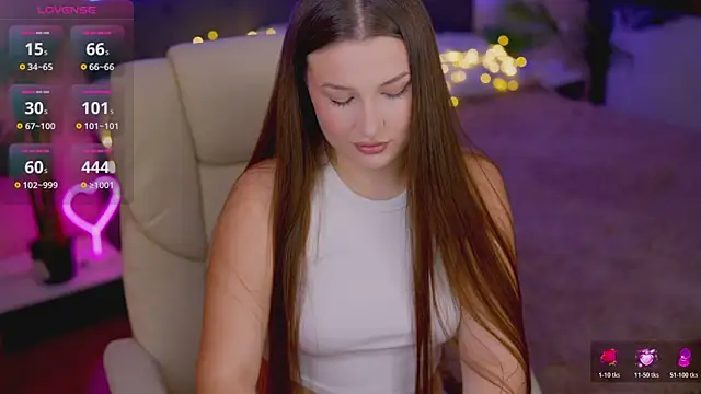 Snapshot of OneLaya chatting on 10/20/25, 01:11 OneLaya online show from 10/20/25, 01:11