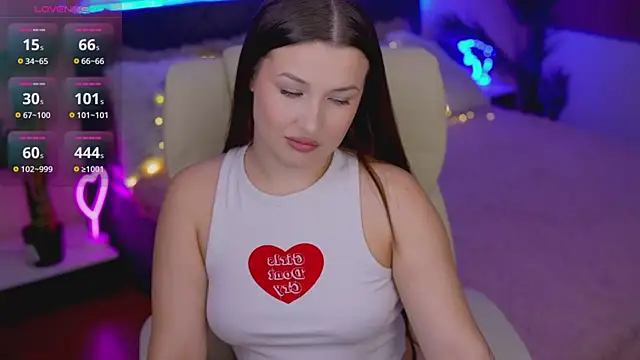 Snapshot of OneLaya chatting on 11/19/25, 02:06 OneLaya online show from 11/19/25, 02:06