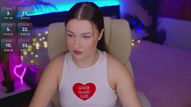 Snapshot of OneLaya chatting on 11/25/25, 03:01 OneLaya online show from 11/25/25, 03:01