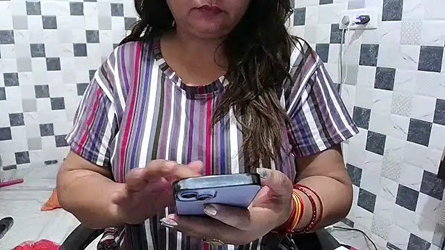 Snapshot of bhabhi_jaan11 chatting on 04/02/26, 06:33 bhabhi jaan11 online show from 04/02/26, 06:33