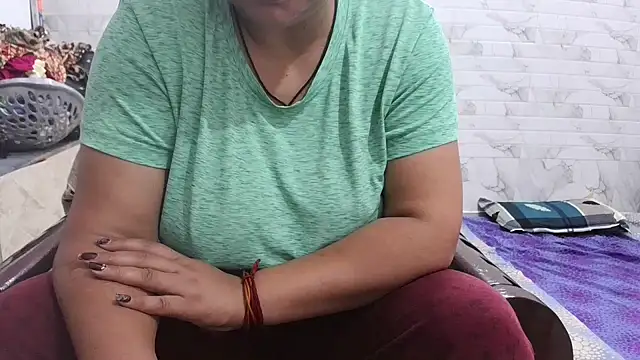 Snapshot of bhabhi_jaan11 chatting on 05/15/26, 12:17 bhabhi jaan11 online show from 05/15/26, 12:17