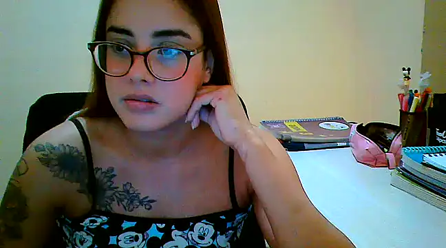 Snapshot of maliamiller chatting on 03/18/25, 04:37 maliamiller online show from 03/18/25, 04:37