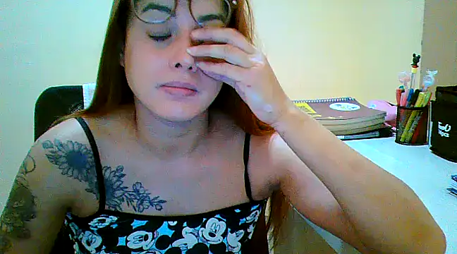 Snapshot of maliamiller chatting on 03/18/25, 01:09 maliamiller online show from 03/18/25, 01:09