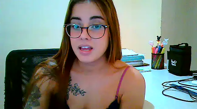 Snapshot of maliamiller chatting on 03/19/25, 09:06 maliamiller online show from 03/19/25, 09:06