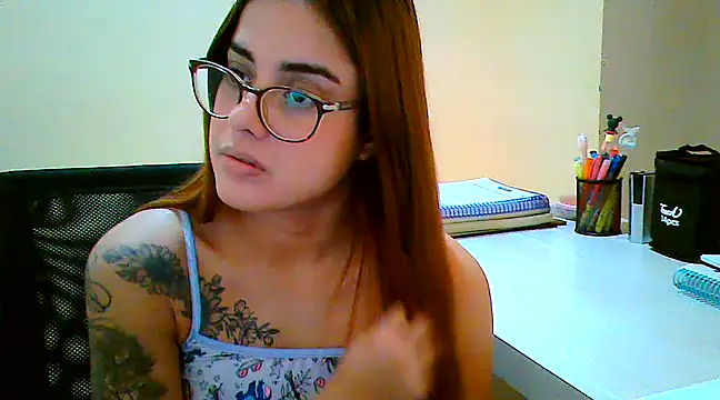 Snapshot of maliamiller chatting on 03/20/25, 04:18 maliamiller online show from 03/20/25, 04:18