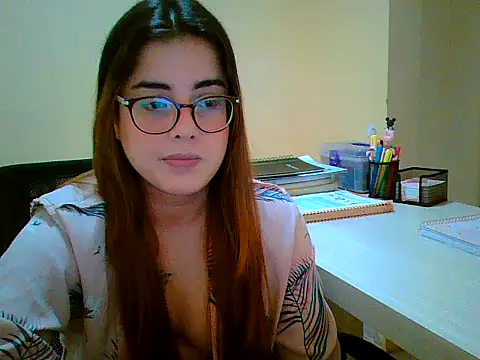 Snapshot of maliamiller chatting on 09/14/25, 12:32 maliamiller online show from 09/14/25, 12:32