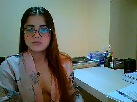 Snapshot of maliamiller chatting on 09/17/25, 04:14 maliamiller online show from 09/17/25, 04:14