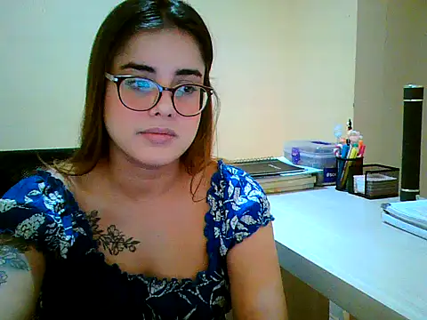 Snapshot of maliamiller chatting on 09/18/25, 12:29 maliamiller online show from 09/18/25, 12:29