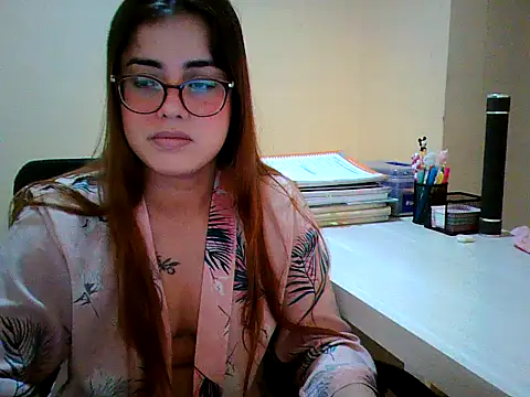 Snapshot of maliamiller chatting on 09/21/25, 03:24 maliamiller online show from 09/21/25, 03:24