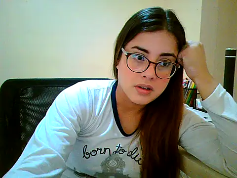 Snapshot of maliamiller chatting on 09/24/25, 02:20 maliamiller online show from 09/24/25, 02:20