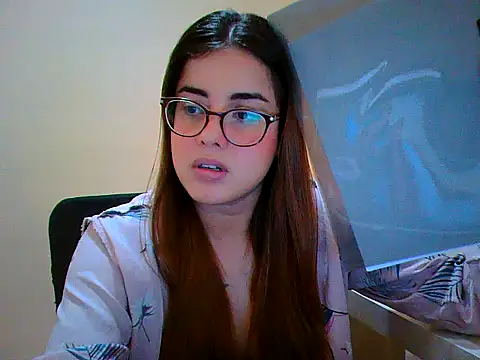 Snapshot of maliamiller chatting on 10/26/25, 06:14 maliamiller online show from 10/26/25, 06:14